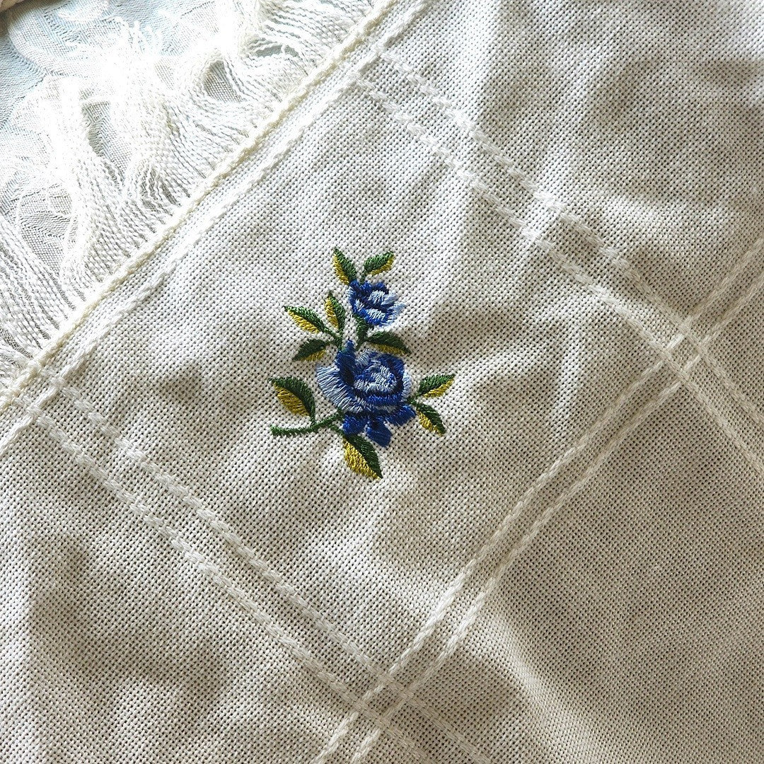 VICTORIAN ROSE FRINGED THROW
