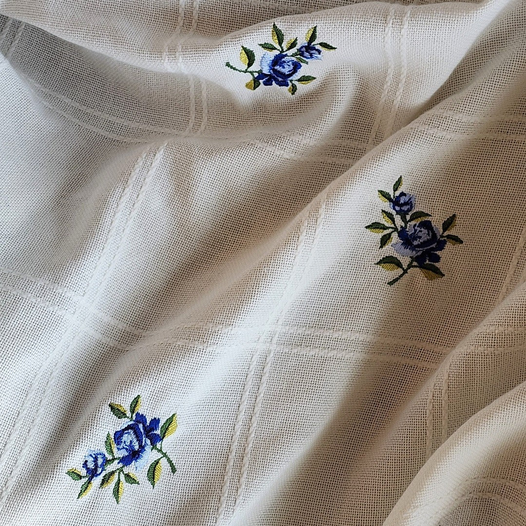 VICTORIAN ROSE FRINGED THROW