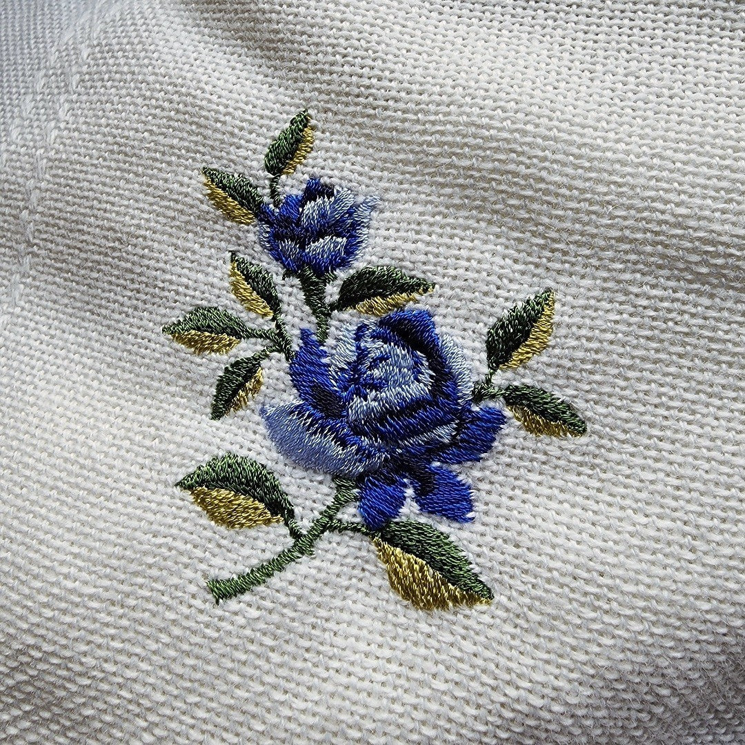 VICTORIAN ROSE FRINGED THROW