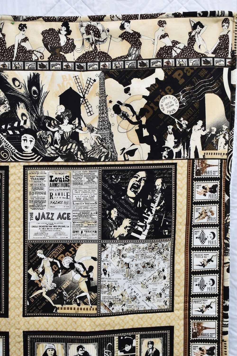 JAZZ AGE Musical Quilted Wall Hanging/Throw