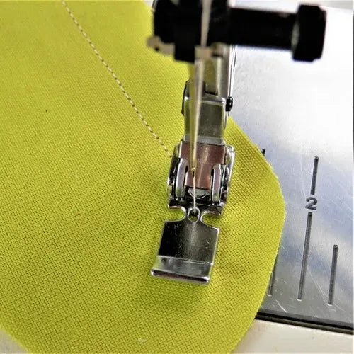 Pfaff Snap On Narrow Zipper/Straight Stitch Foot sewing a curved seam