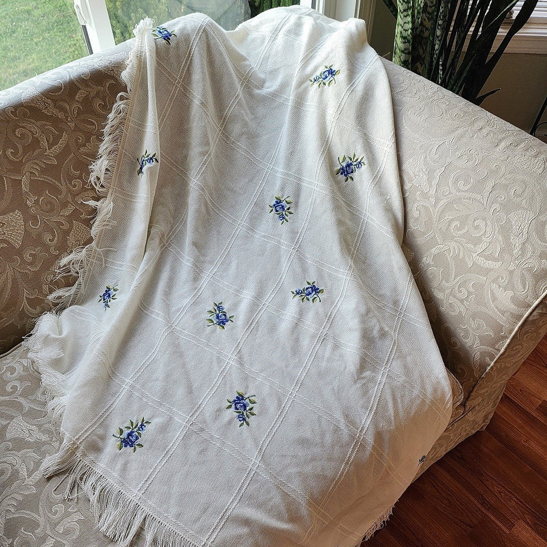 VICTORIAN ROSE FRINGED THROW