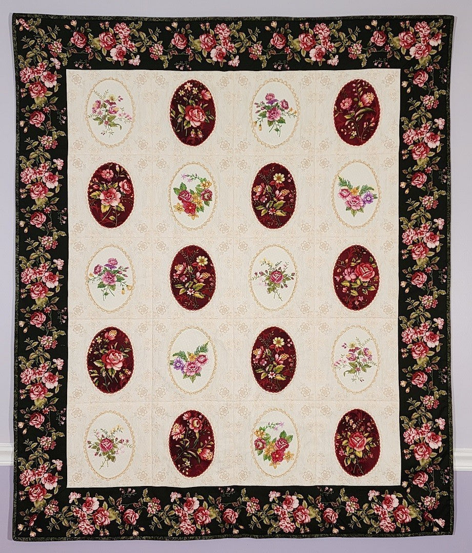 SPLENDID HOLIDAY II Embroidered Wall Hanging/Throw