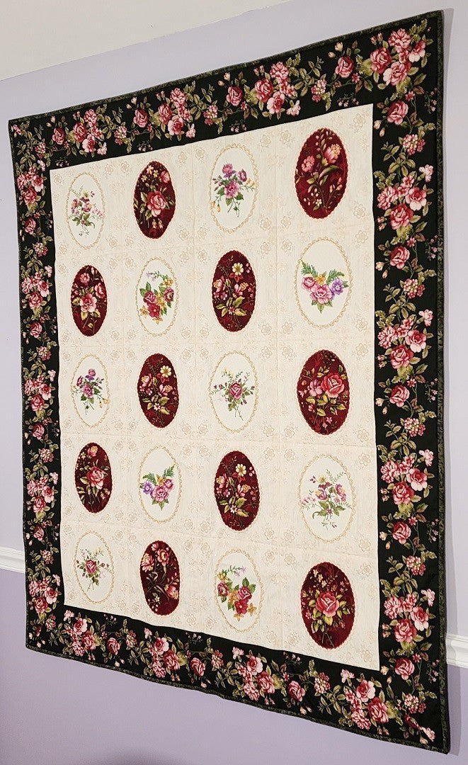 SPLENDID HOLIDAY II Embroidered Wall Hanging/Throw