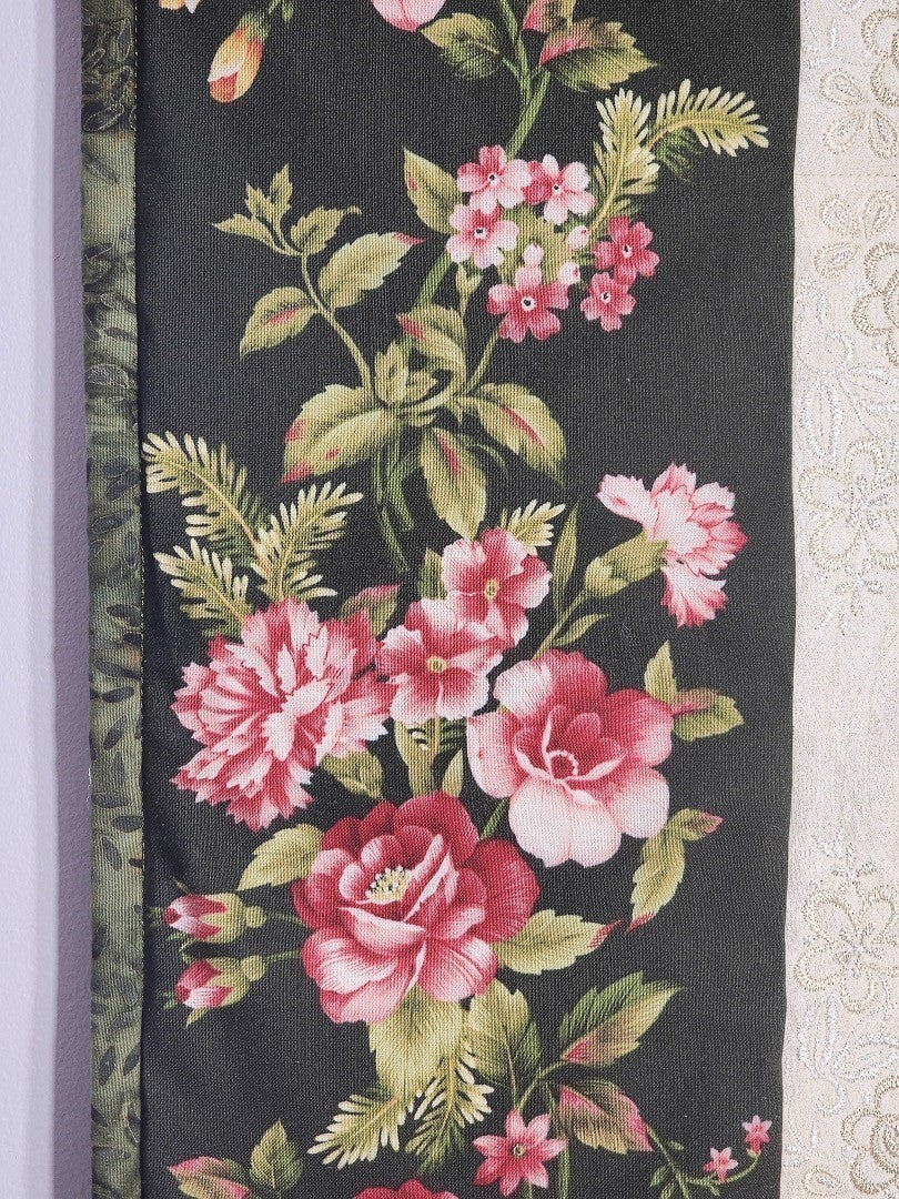 SPLENDID HOLIDAY II Embroidered Wall Hanging/Throw