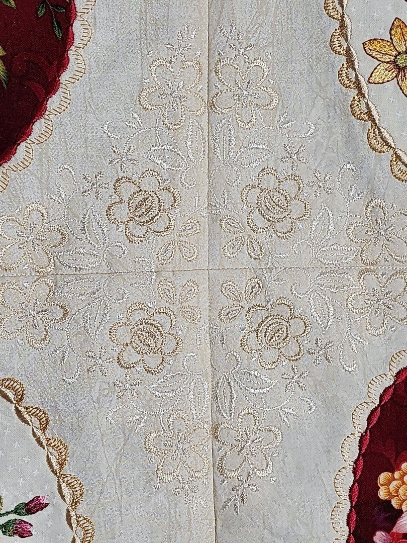 SPLENDID HOLIDAY II Embroidered Wall Hanging/Throw