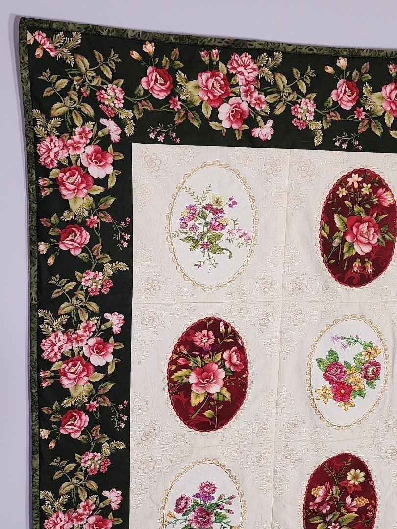 SPLENDID HOLIDAY II Embroidered Wall Hanging/Throw