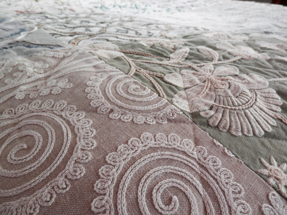 EMBROIDERED MUTED COLORS Designer King/Queen Bed Quilt
