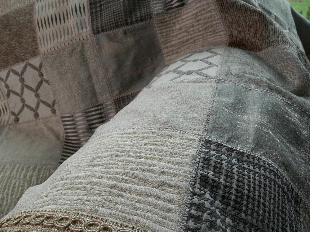 NEUTRAL TONES Home Decorator Throw with Tassel Trim