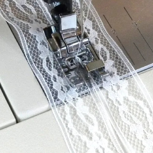 Singer Edge Stitch Foot sewing 3